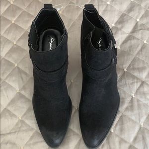 Women’s black bootie